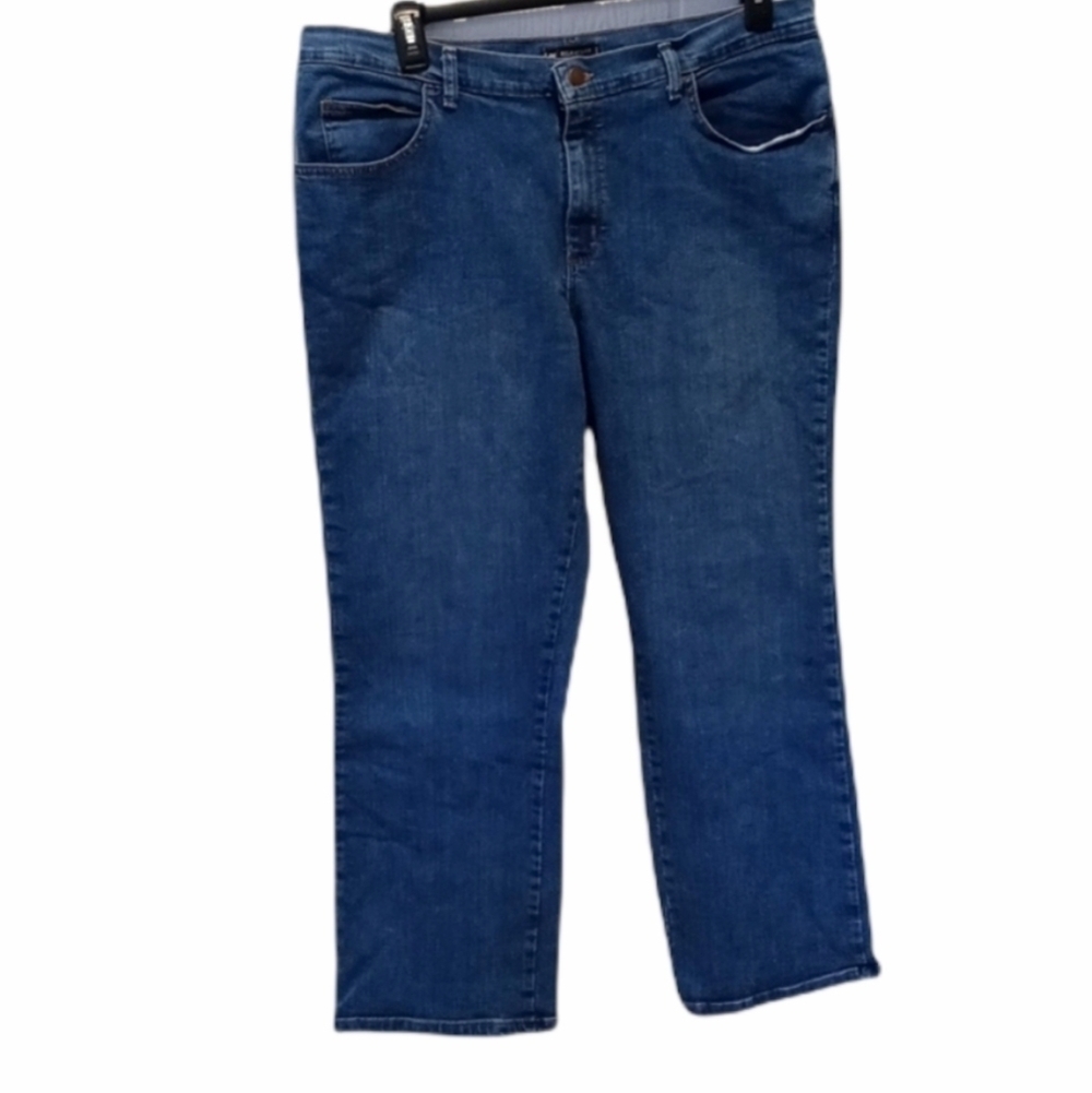Lee relaxed straight leg size 18 short Jean